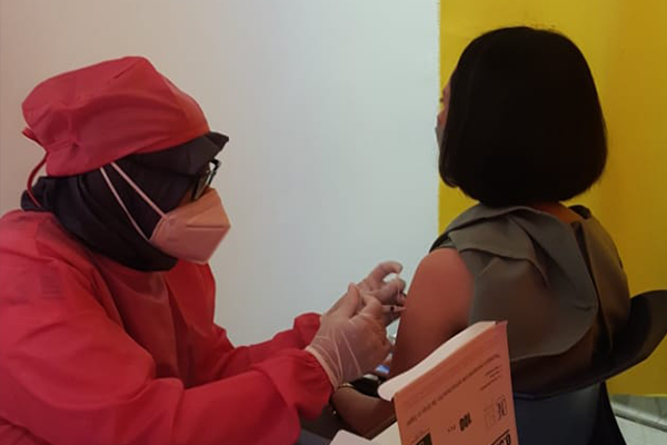 Vaksinasi Booster di sentra Plaza Semanggi 2022